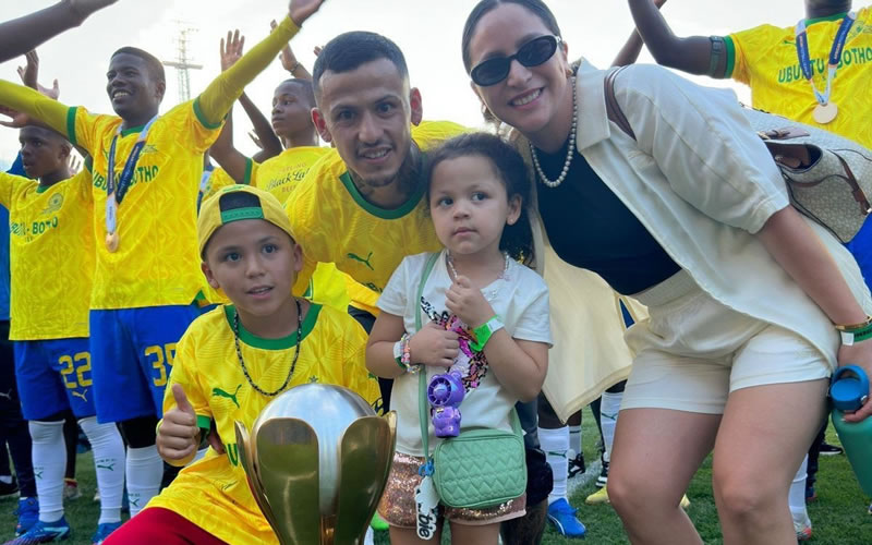 Nació en Corrientes, pero vivió en Chajarí y ahora es Campeón en la Liga Africana DE FÚTBOL
