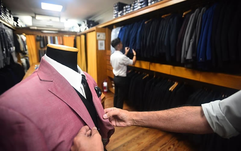 Fiestas de egresados: Precios y tendencias en el alquiler de vestidos y trajes