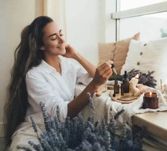 ¿Sabías que los aromas son clave para crear buenas energías en tu hogar? Aprende a utilizar aromaterapia y feng shui