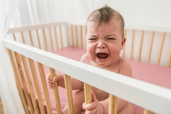 ¿Por qué no es bueno dejar llorar al bebé sin atenderlo?