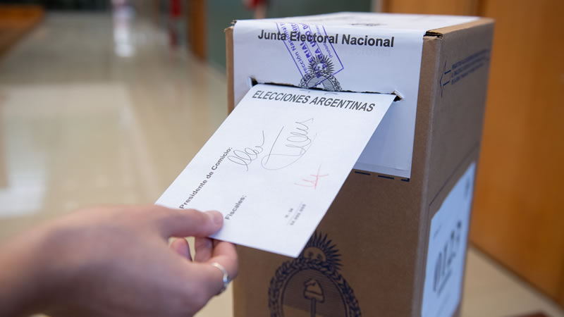 Balotaje 2023: Hasta las 14 horas, el porcentaje de votantes en la provincia superó el 52%