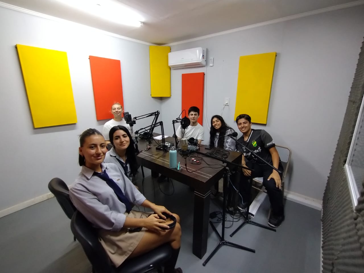 Voces de Concordia: Estudiantes difunden a escritores concordienses en Spotify y radios locales