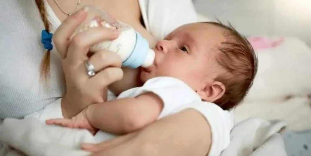 Cuatro de cada diez bebés consumen leche de vaca antes de cumplir un año, aunque esté contraindicado