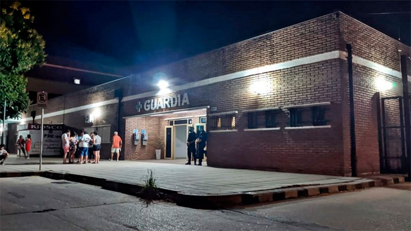 Un hombre fue hospitalizado tras ser apuñalado y sufrir graves lesiones