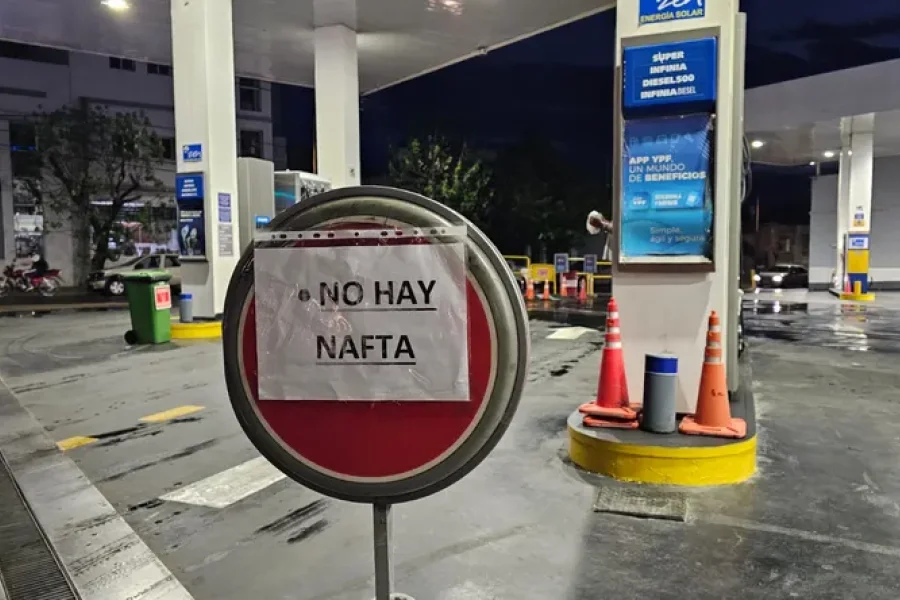 El Gobierno negocio un acuerdo con las petroleras y aumentará el precio de la nafta