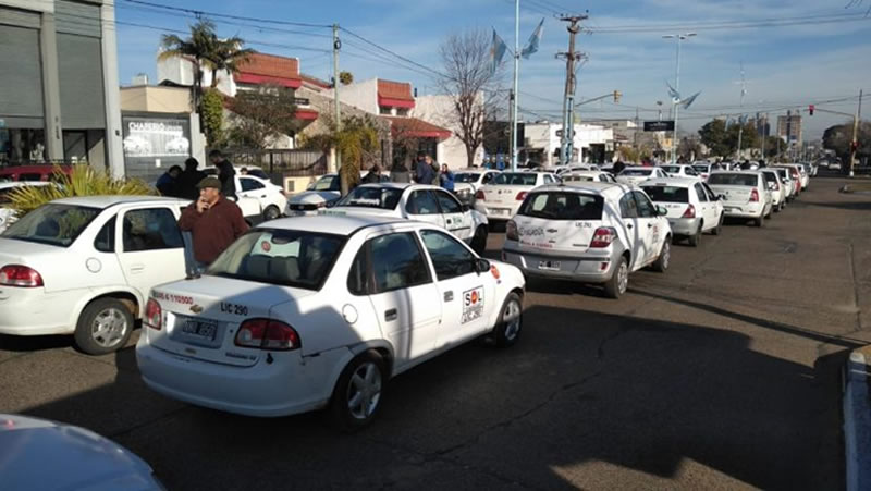 El servicio de remises en estado de alerta: Analizan movilización de no obtener respuesta positiva