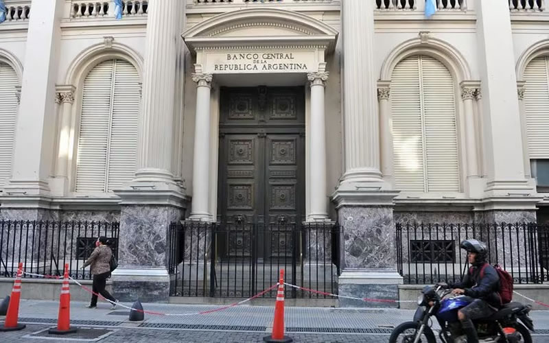 La deuda del Banco Central se redujo un 8% en un solo día: ¿A dónde están yendo los pesos que salen de las Leliq?