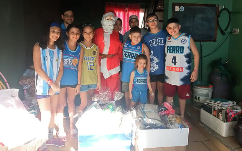 Ferro solidario: Entregó juguetes recolectados