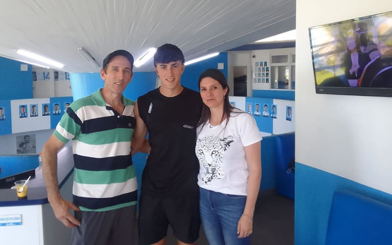 Es de Federación y se entrena como arquero de Racing Club