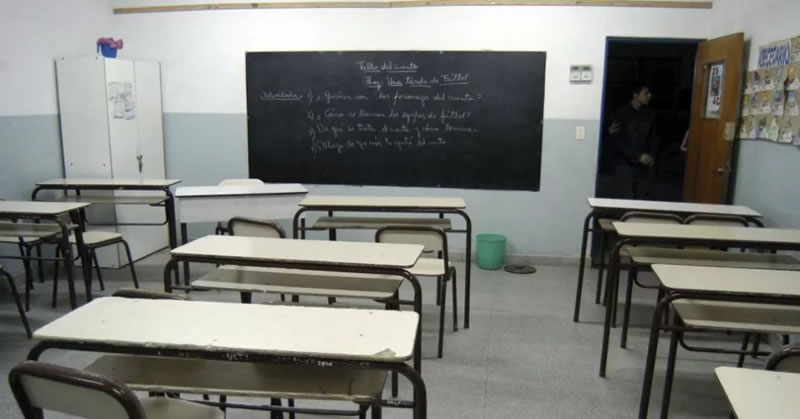 Docentes vuelven a parar hoy martes