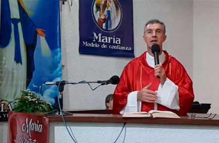 Padre Daniel Petelín: “Que el Papa diga que se puede bendecir a las personas en su situación de pareja homosexual no significa nada nuevo”