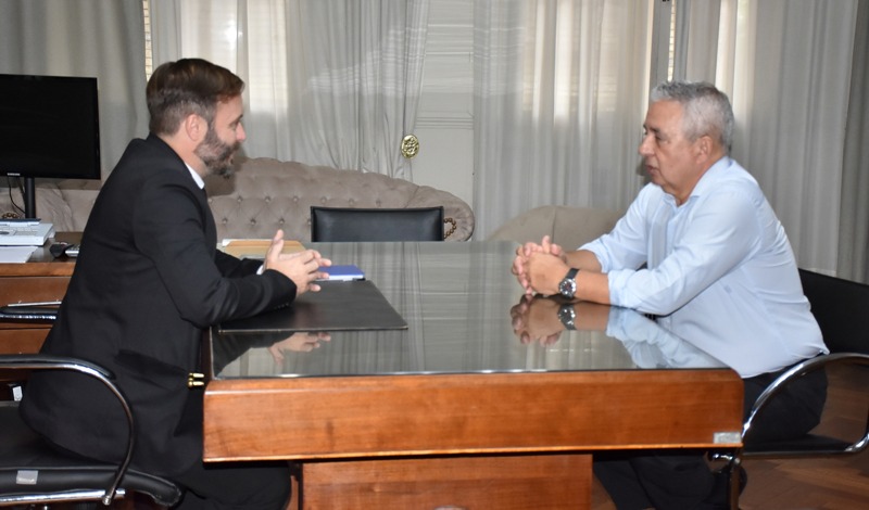 El intendente Azcué recibió la visita del cónsul del Uruguay en Concordia