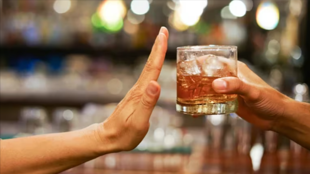 Una investigación descubrió que el abuso de alcohol «aumenta el riesgo de demencia de aparición temprana»