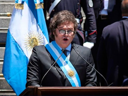 El Gobierno suspendió la pauta oficial a los medios de comunicación por un año