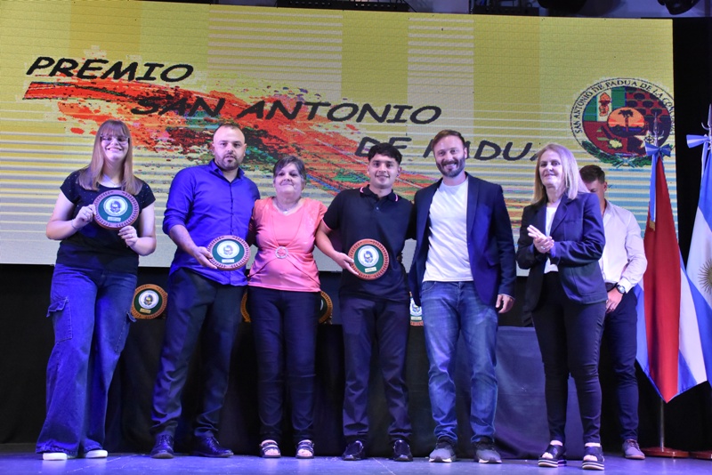 Premios San Antonio de Padua: Se distinguió a más de 100 deportistas de diferentes disciplinas