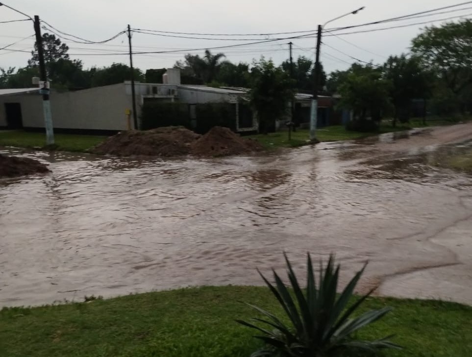 Vecinos del Barrio San Juan reclaman por una obra de cordón cuneta no finalizada