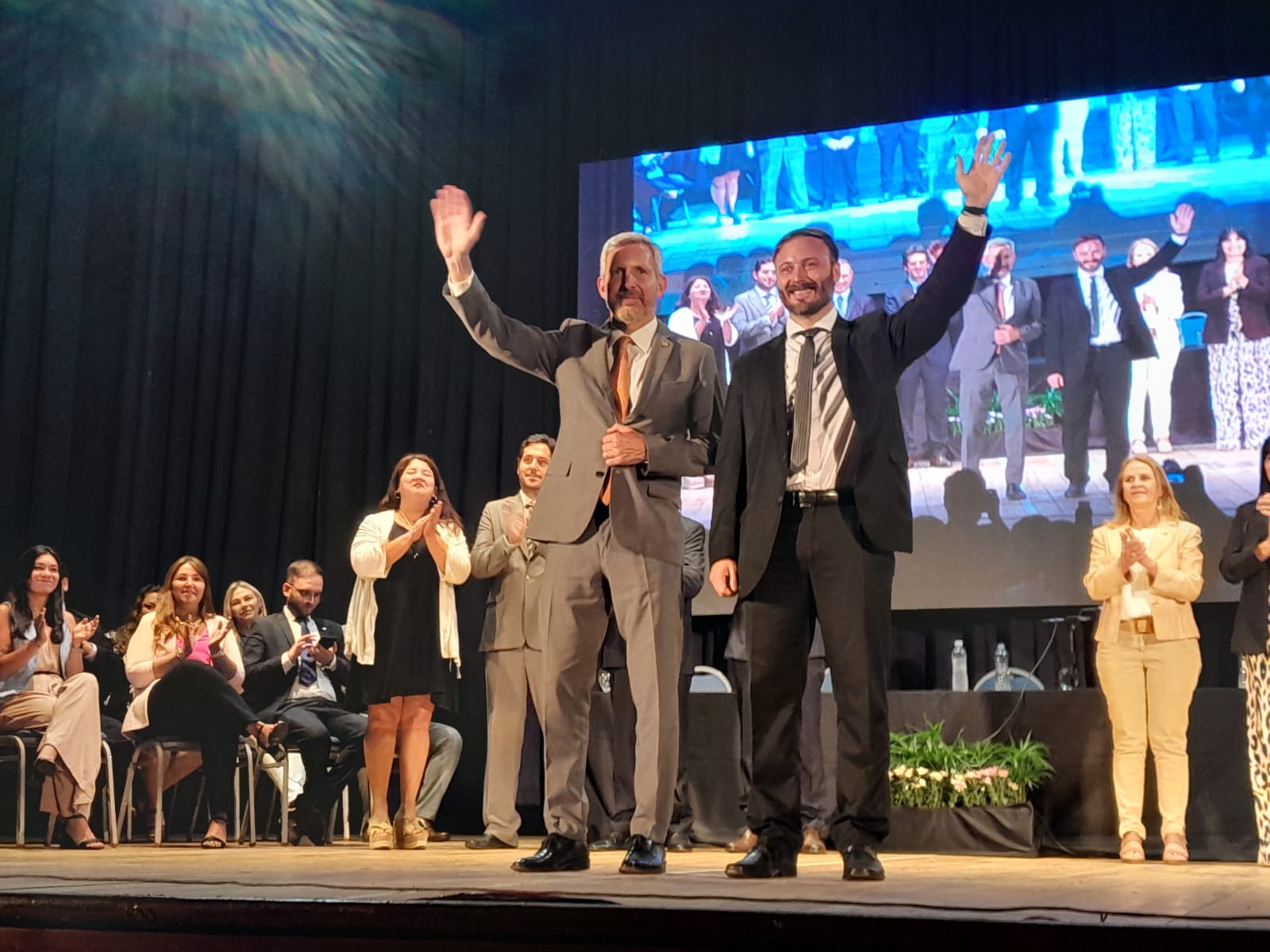 Juró Francisco Azcué como intendente de Concordia con la presencia del Gobernador Rogelio Frigerio