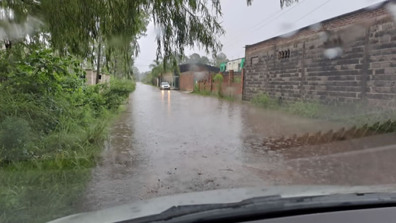 Vecinos de Villa Zorraquín reclaman por calles anegadas luego de las fuertes precipitaciones caídas en Concordia