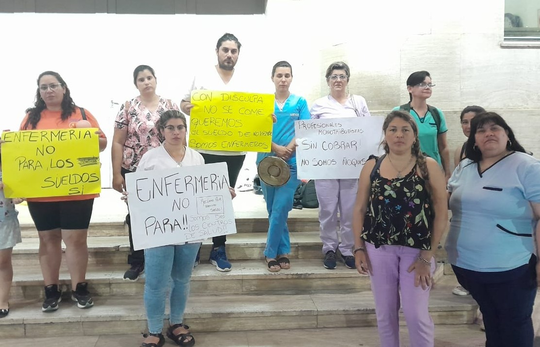 Profesionales de la salud del municipio reclamaron por la falta de pago