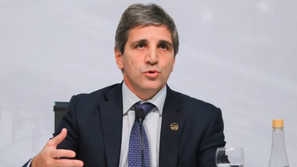 El portavoz presidencial, Manuel Adorni, anticipo que mañana Luis Caputo anunciara las primeras medidas económicas del nuevo gobierno