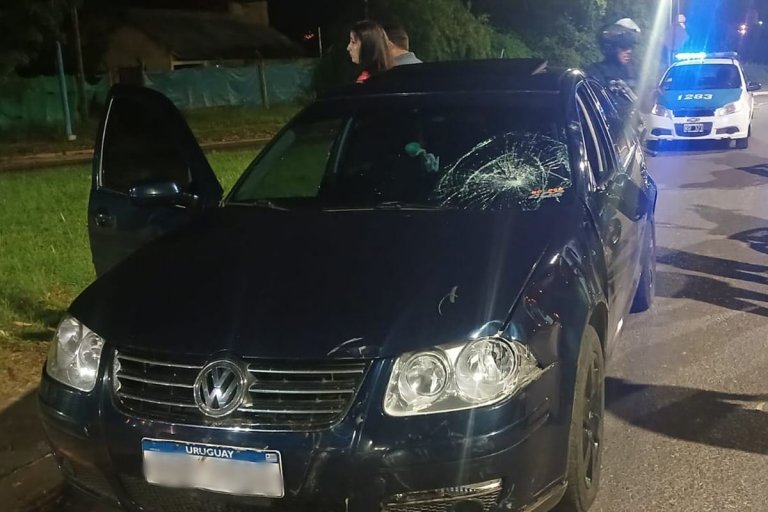 Chocó a dos motociclistas y se dio a la fuga, pero rápidamente fue interceptado y detenido