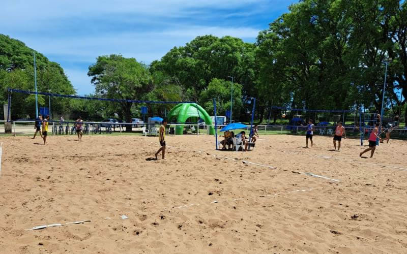 En la Costanera se desarrolló el primer Torneo de Beach Voley