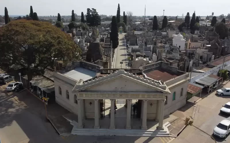 Desde el Cementerio Nuevo indicaron que se está trabajando para evitar el robo de placas de bronce