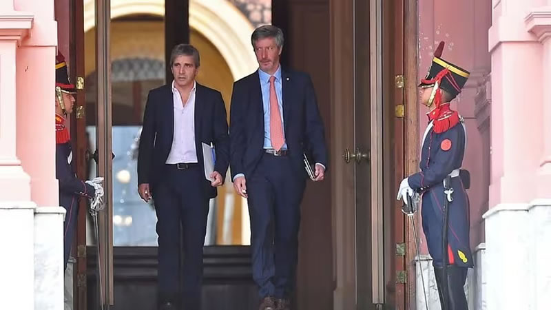 El Gobierno afirmó que la reunión con el FMI fue positiva: Los enviados del organismo se quedarán un día más