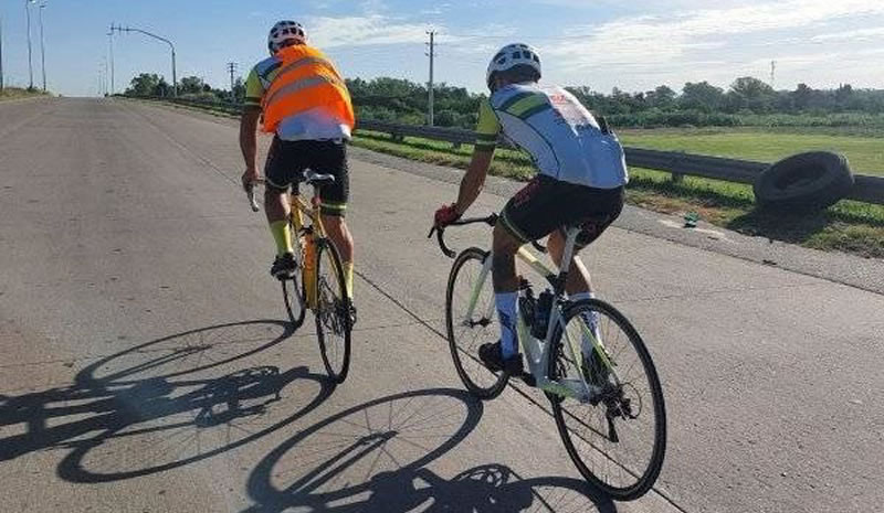 Ciclistas de San Salvador pedalearon hasta la Basílica de Luján para cumplir una promesa