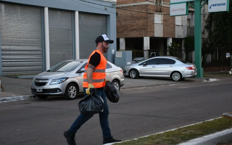 El Intendente salio a recolectar la basura para ver como mejorar el servicio