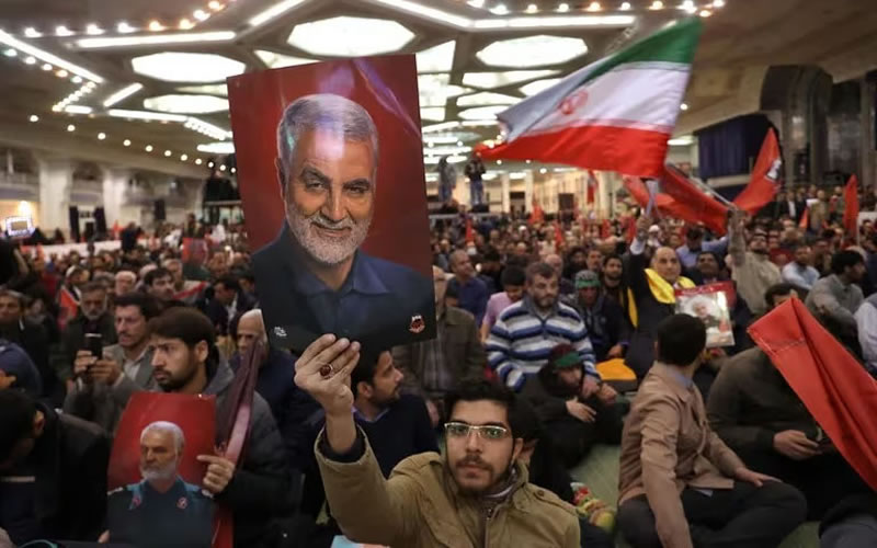 Más de 100 muertos en Irán por la explosión de dos bombas cerca de la tumba de un poderoso general