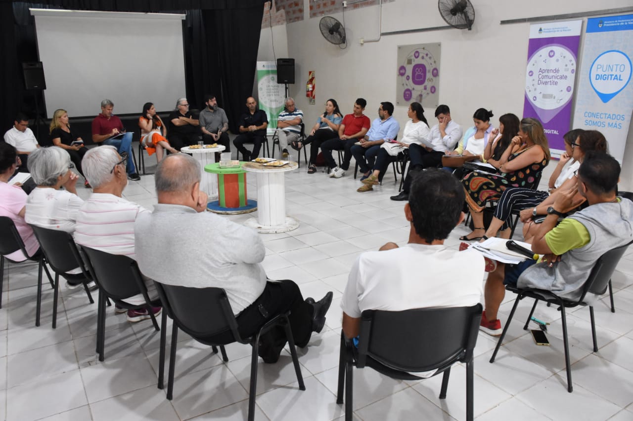 Personal de Desarrollo Social y Extramuros proyectan trabajo en distintos barrios de la ciudad