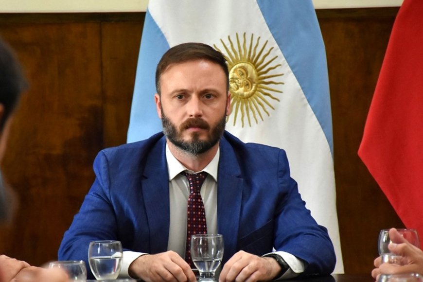 Azcue pidió a sus funcionarios declaración jurada de bienes y certificado de antecedentes