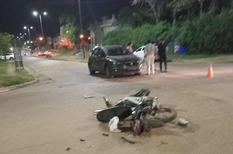 Fuerte choque originó fracturas a un hombre que fue derivado al hospital