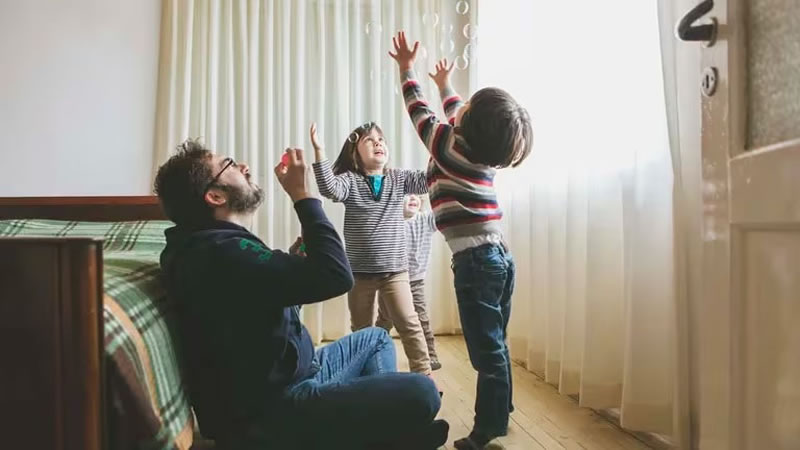 Por qué las relaciones positivas de la infancia influyen en la salud mental de la adultez
