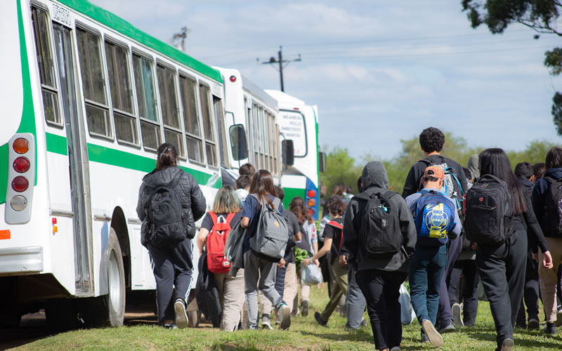 El Estado provincial garantiza el transporte escolar rural para el ciclo lectivo 2024