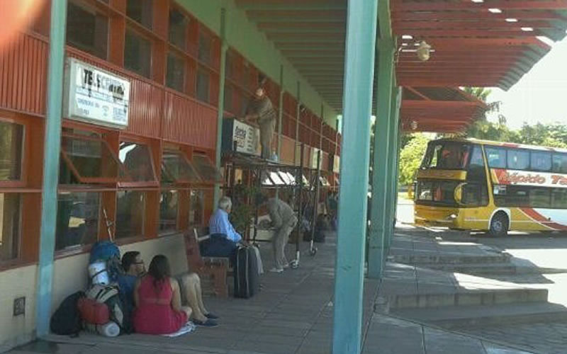 Denuncian que hay personas viviendo en la Terminal de Ómnibus de Federación: «Se masturban y cobran para el uso del baño»