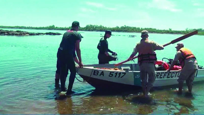 Buscan a un hombre desaparecido en el río Uruguay tras el hundimiento de un bote