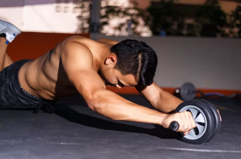 La rutina de 20 minutos que combina ejercicios de fuerza y cardio para que puedas aprovechar el tiempo al máximo