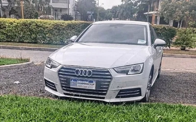 Se fugaron sin pagar la estadía en un hotel y los hallaron en un auto de alta gama con dólares sin justificación