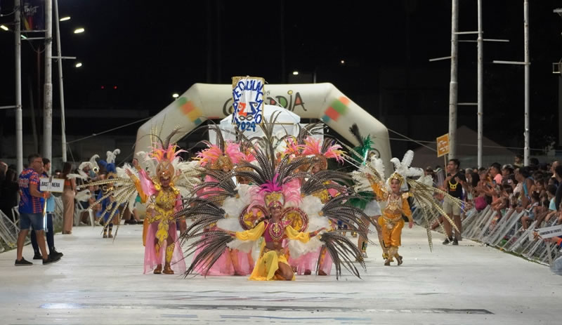 Los Pequeños Duendes brillaron ante un corsódromo colmado