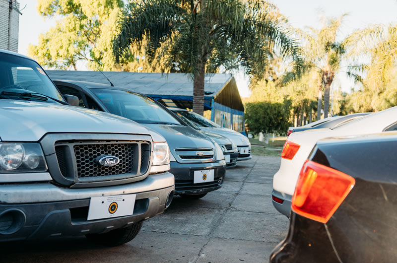 Analizan la situación de los autos oficiales que aún no fueron devueltos y los pasos a seguir