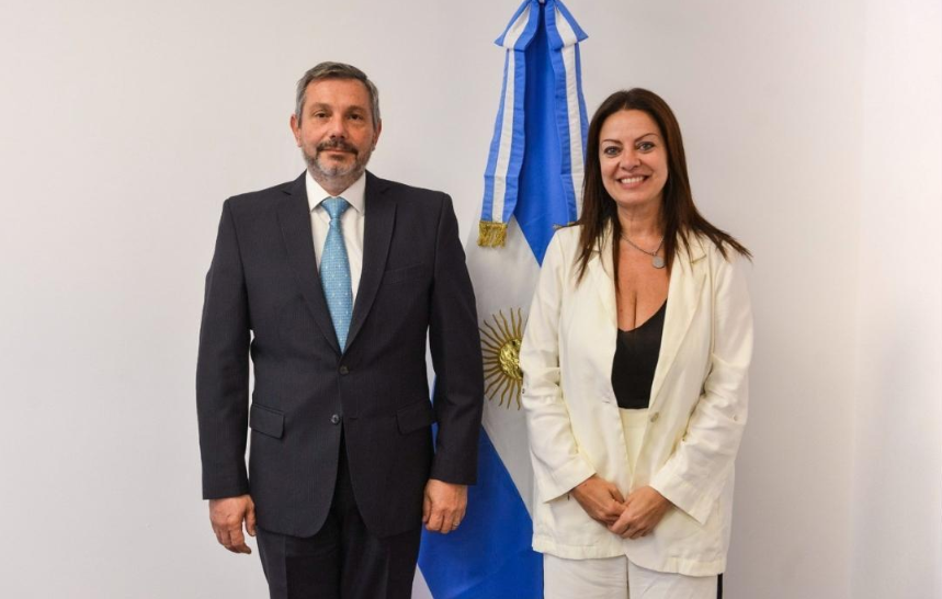 El Gobierno reemplaza el Potenciar Trabajo por otros dos programas y corre a los intermediarios