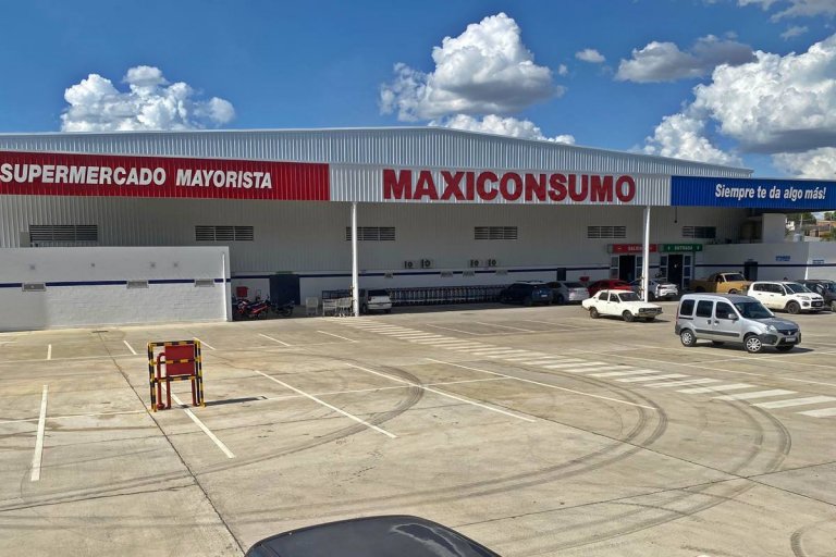El municipio multó a la firma Maxiconsumo y la intimó a que cumpla con las normas mercantiles vigentes