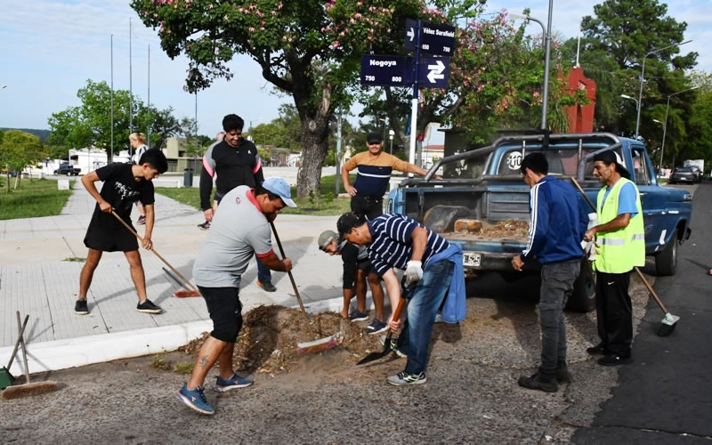 Cooperativas de higiene urbana realizan trabajos en distintos puntos de la ciudad