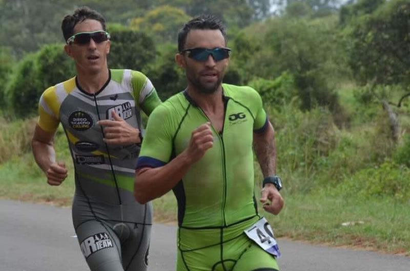 Dos concordienses definen la final del Triaton Jeep en peninsula Soler del lago Salto Grande
