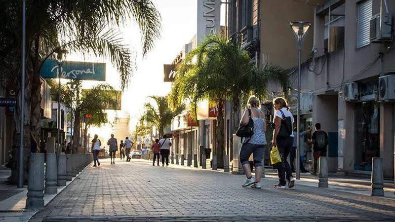 Las ventas en comercios minoristas cayeron en febrero 25,5% interanual