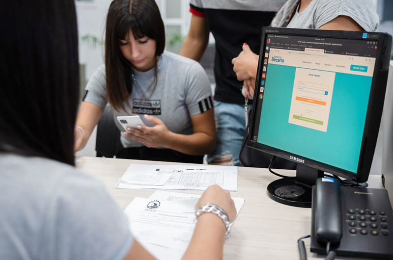 Comienzan los abordajes territoriales para gestionar becas secundarias