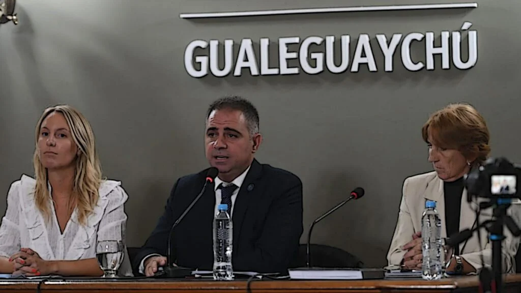 Gualeguaychú: Davico eliminó más del 50% de impuestos municipales y redujo la planta política