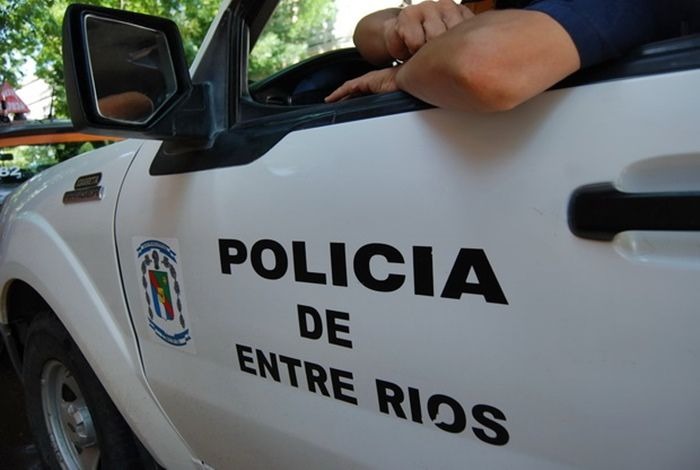 Mujer intentó agredir a la policía durante operativo de seguridad en Concordia